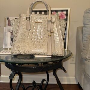 🔥🔥FLASH SALE 🫶🏾🫶🏾HTF Brahmin Priscilla Silver Burch